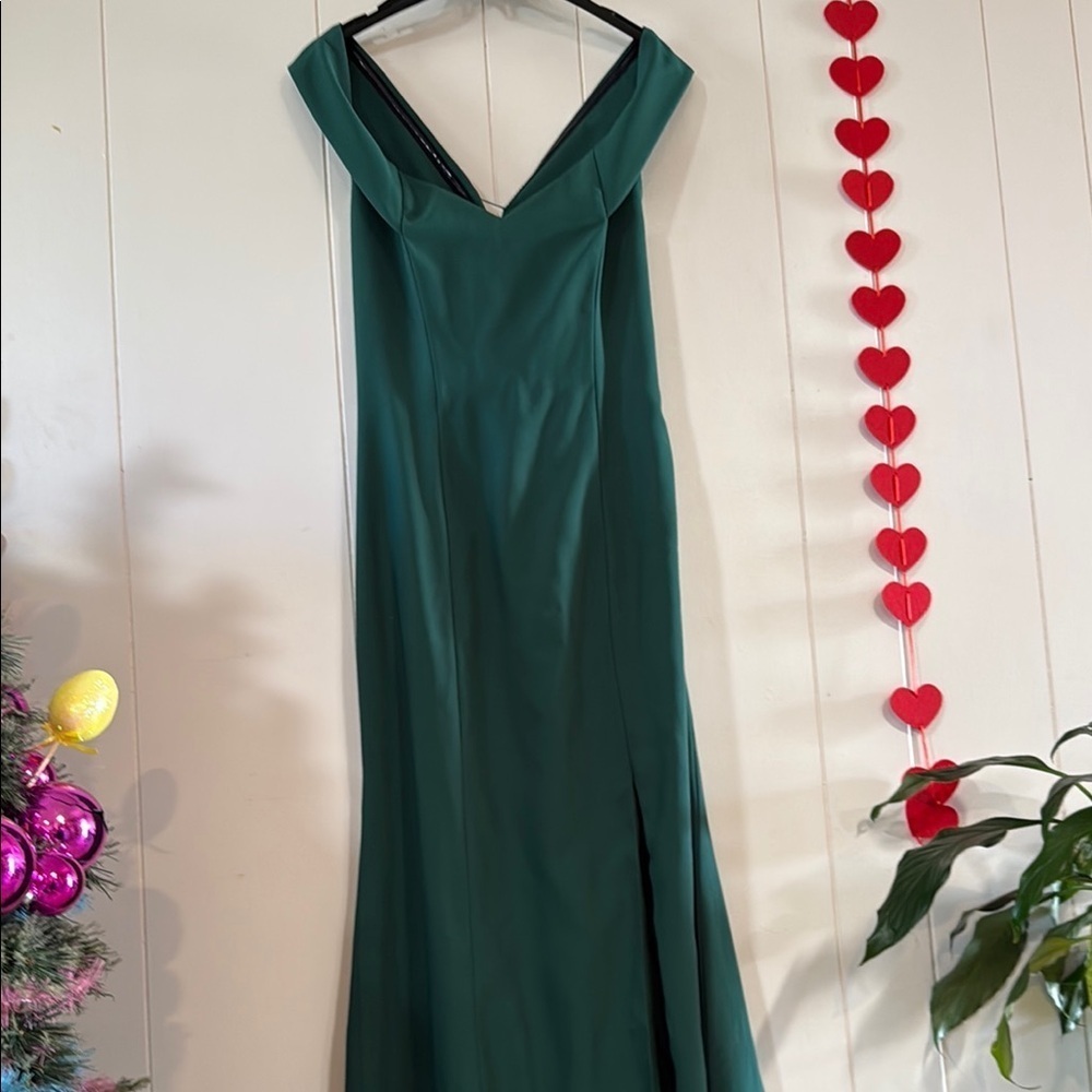 Elegant Green Evening Gown